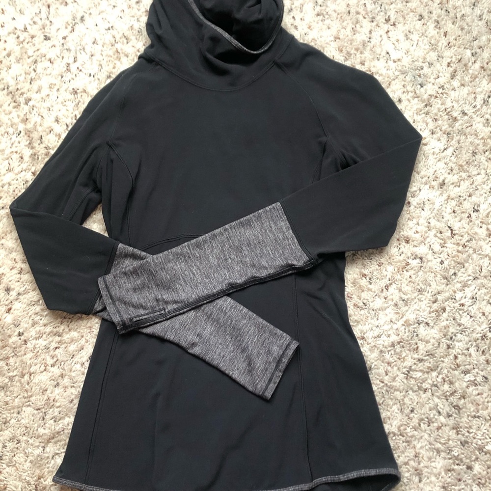 Lulu Lemon size 4 pullover